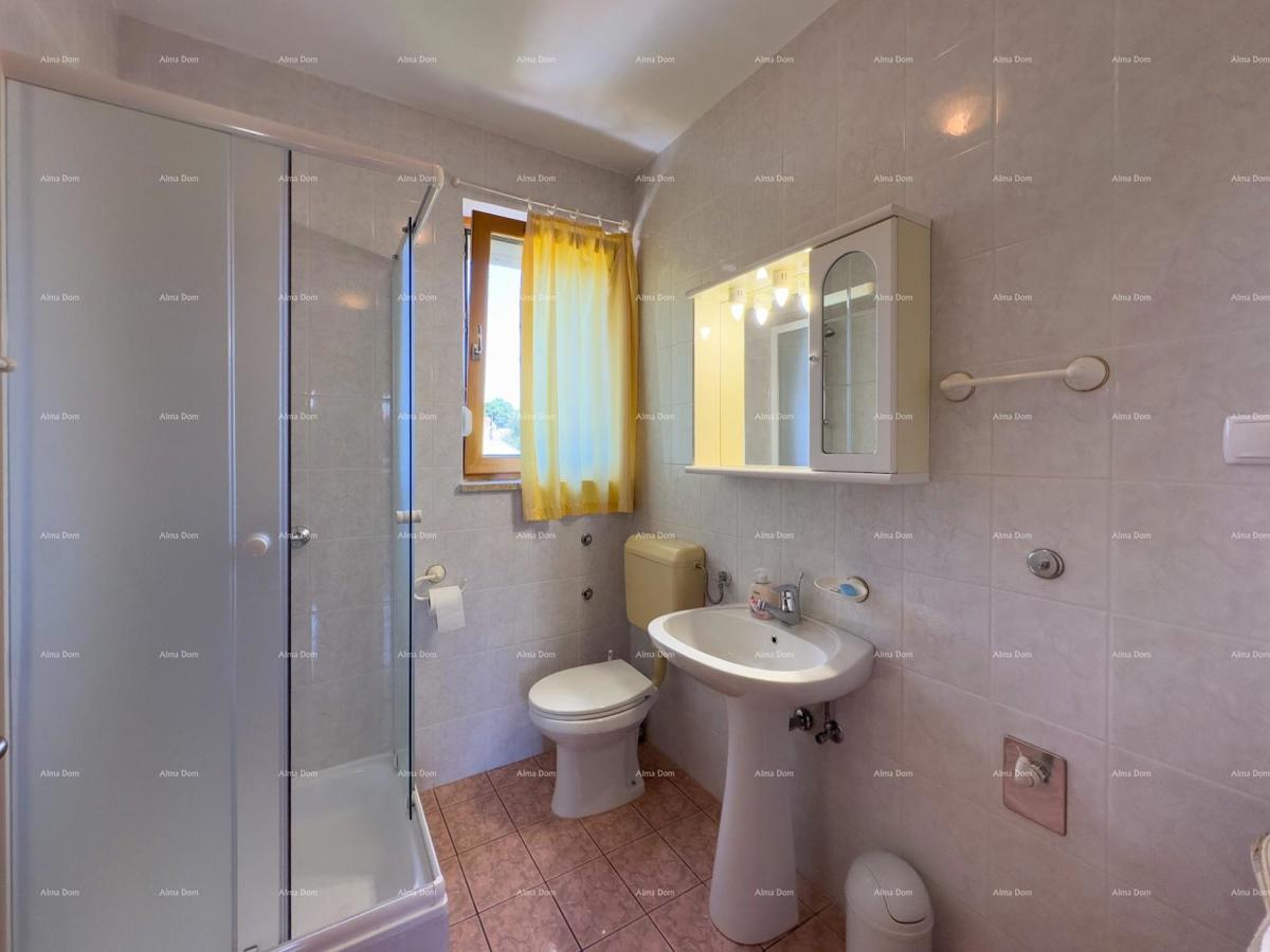 Vendiamo una casa con appartamenti in una posizione tranquilla a Medulin!