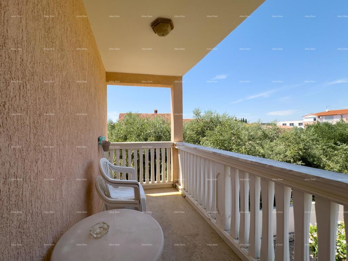 Vendiamo una casa con appartamenti in una posizione tranquilla a Medulin!