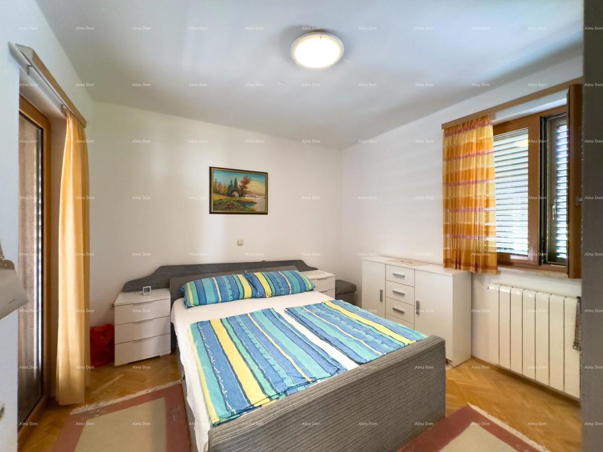 Vendiamo una casa con appartamenti in una posizione tranquilla a Medulin!