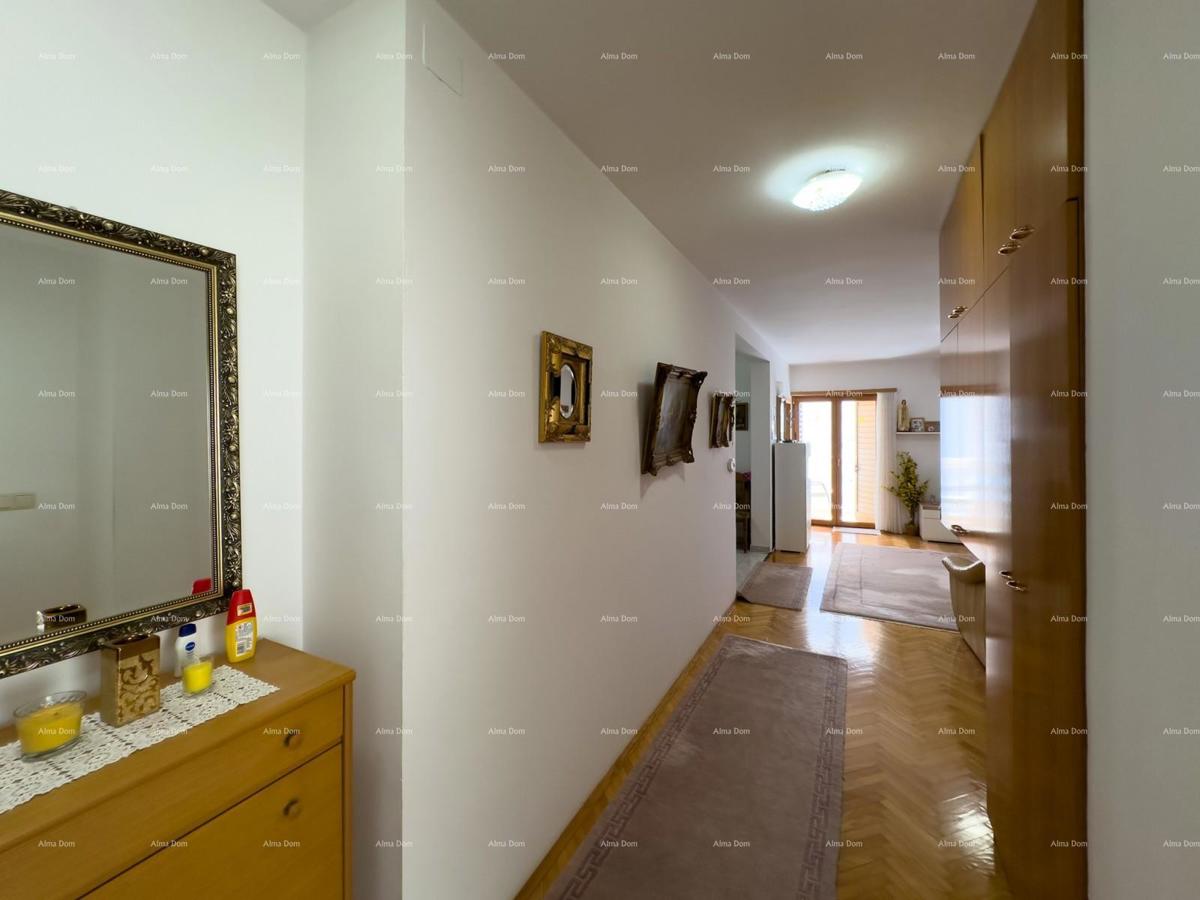 Vendiamo una casa con appartamenti in una posizione tranquilla a Medulin!