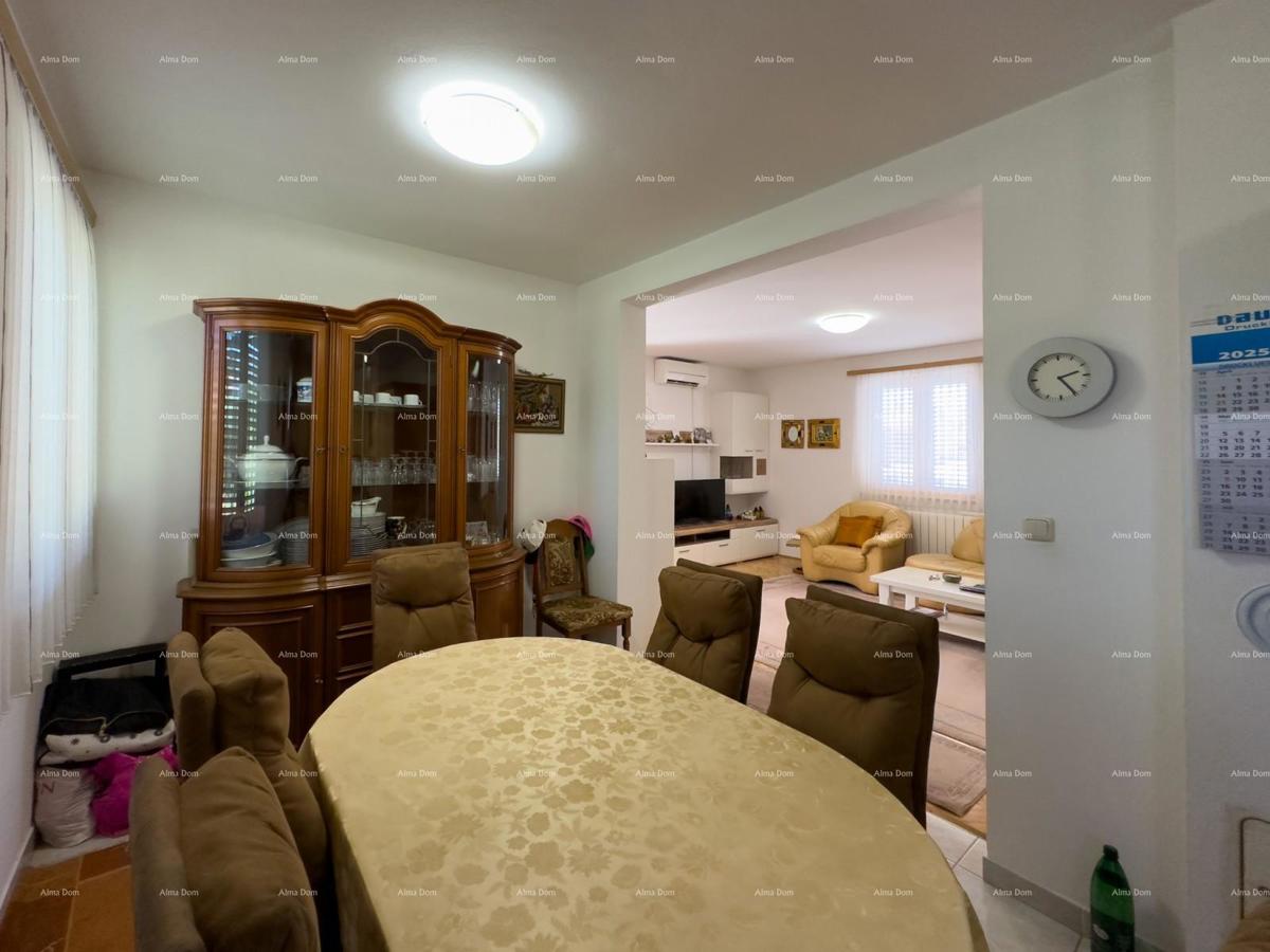 Vendiamo una casa con appartamenti in una posizione tranquilla a Medulin!