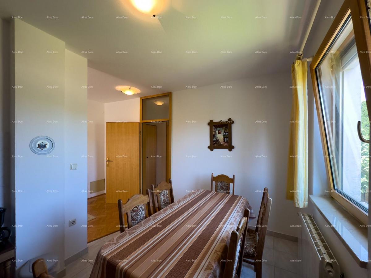 Vendiamo una casa con appartamenti in una posizione tranquilla a Medulin!