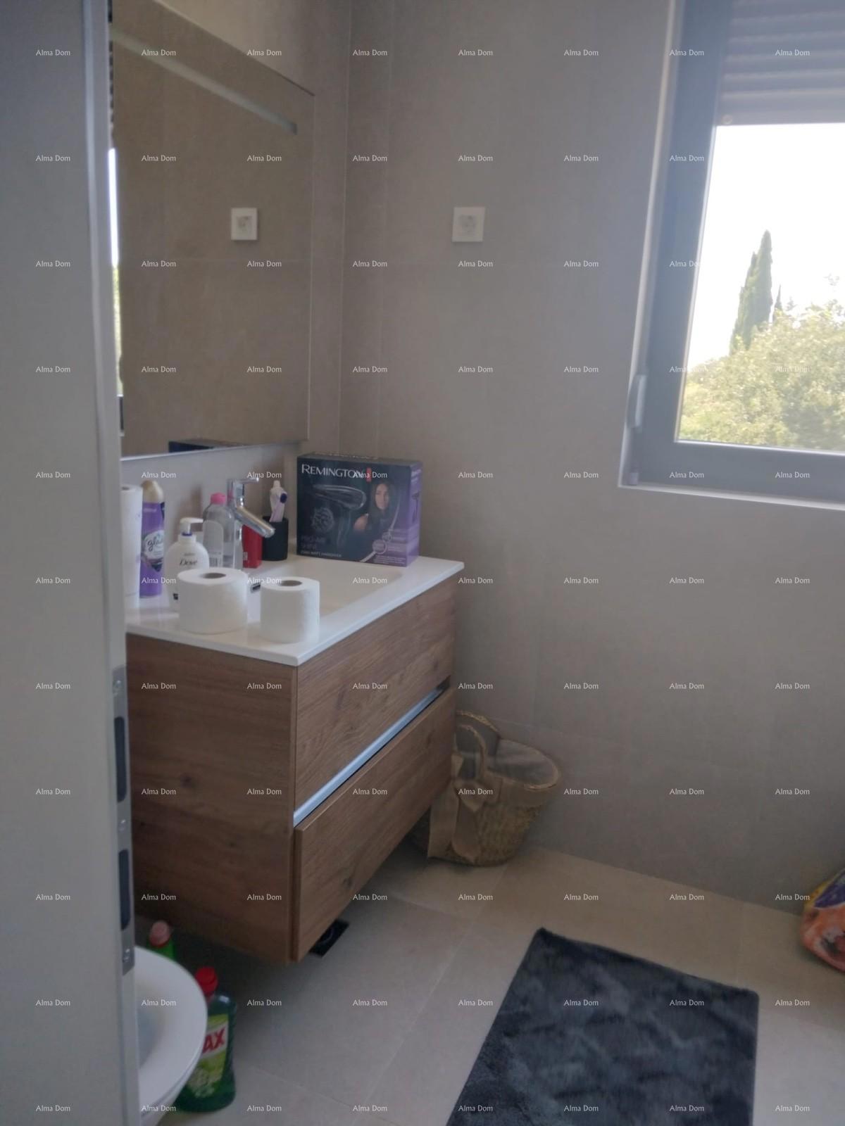 Nuovo complesso residenziale moderno, Rovigno! Appartamento su due livelli con posto auto e garage!