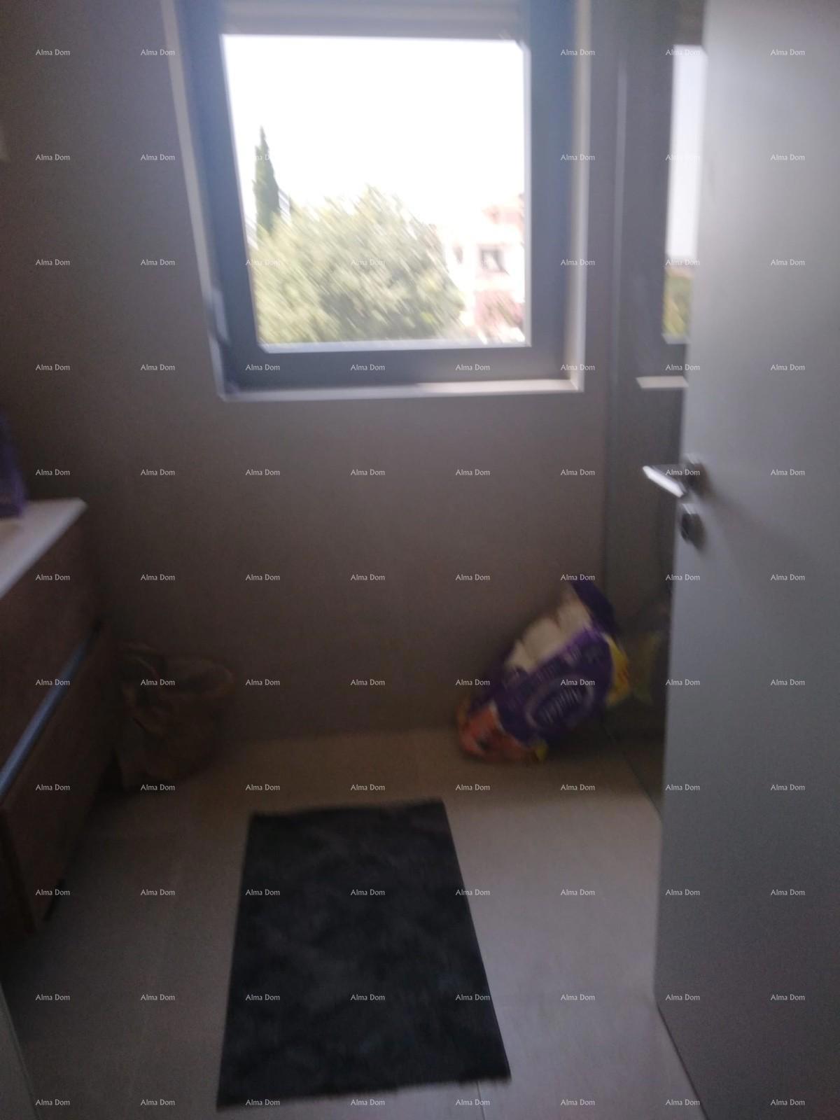 Nuovo complesso residenziale moderno, Rovigno! Appartamento su due livelli con posto auto e garage!