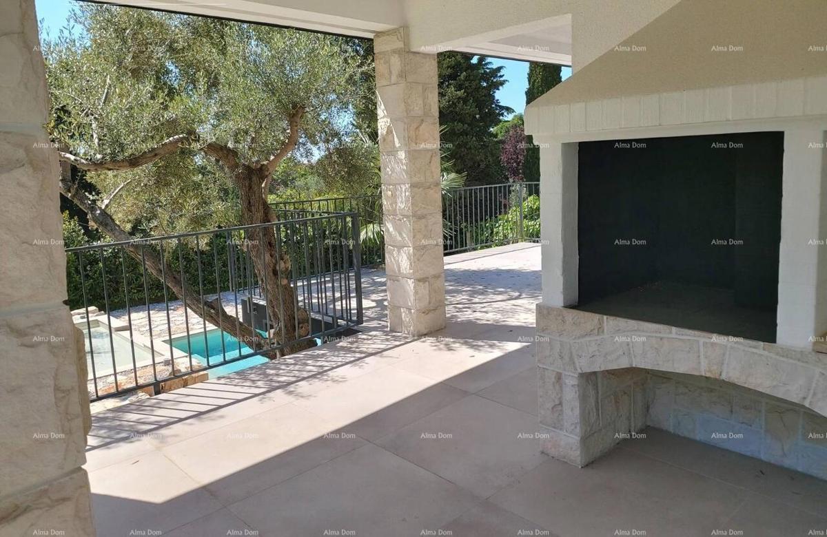 UMAG – Casa con piscina e tre appartamenti separati