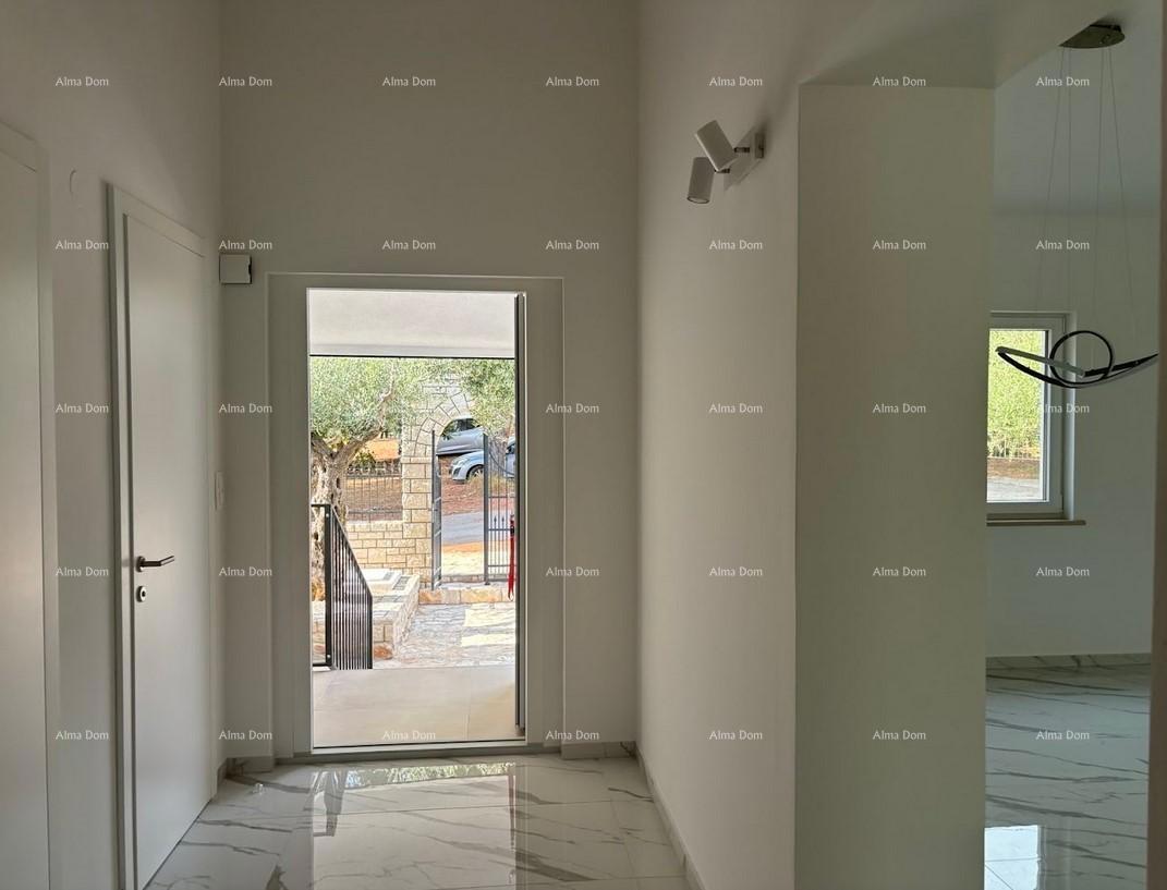 UMAG – Casa con piscina e tre appartamenti separati