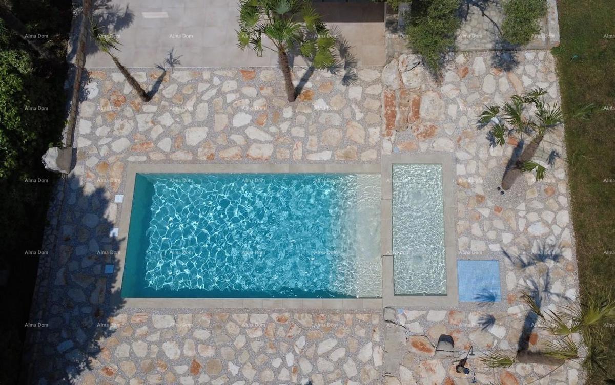 UMAG – Casa con piscina e tre appartamenti separati