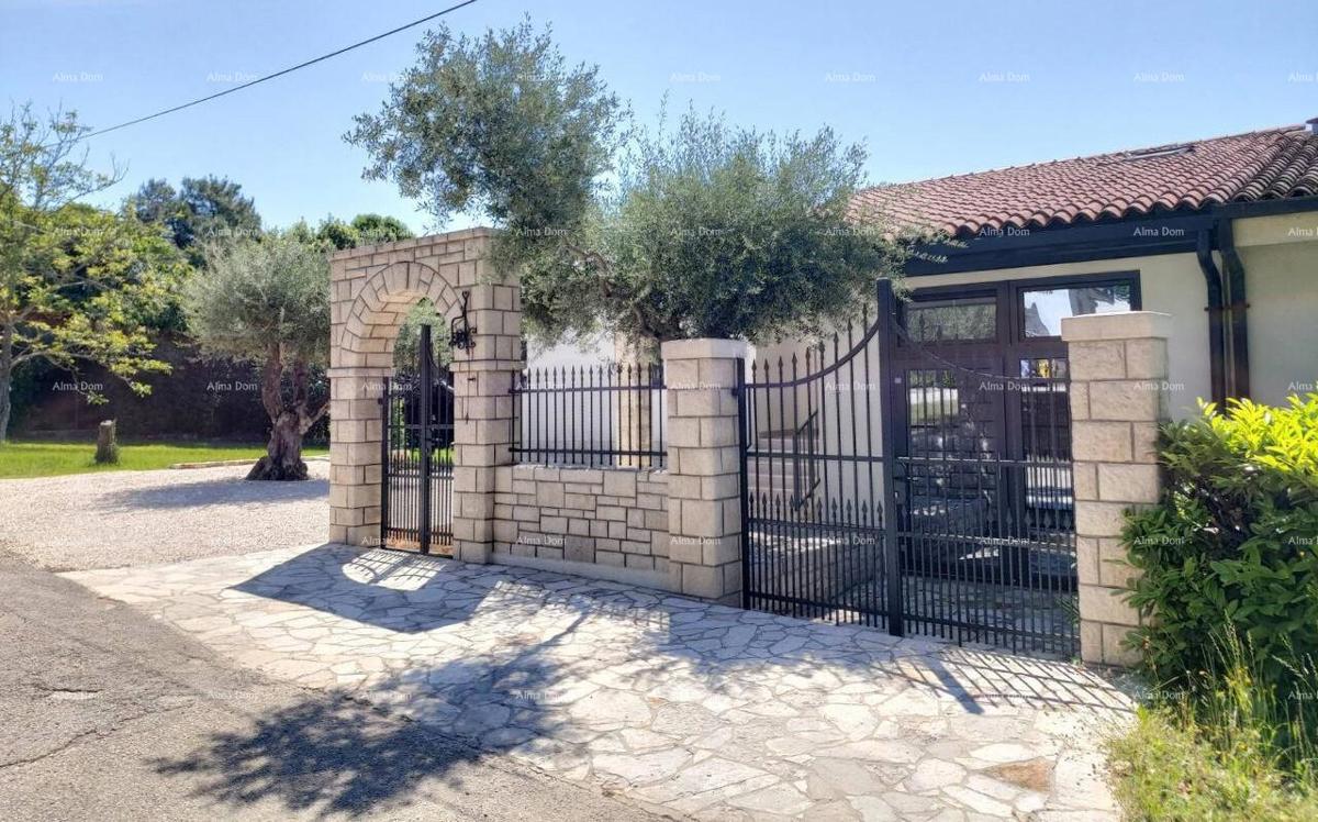 UMAG – Casa con piscina e tre appartamenti separati