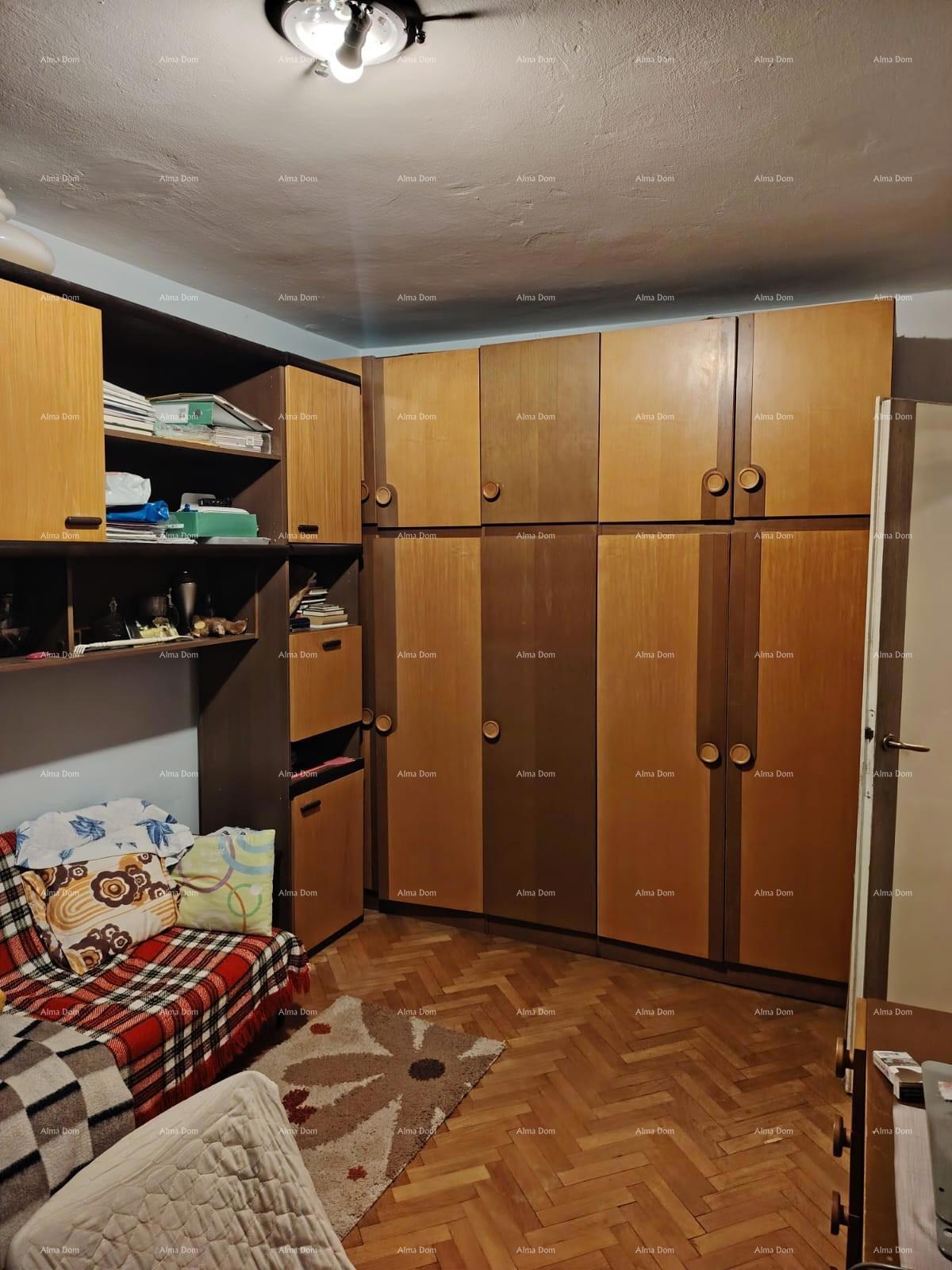 Eccellente opportunità! Vendita di un appartamento da ristrutturare, Stoja, Pola!