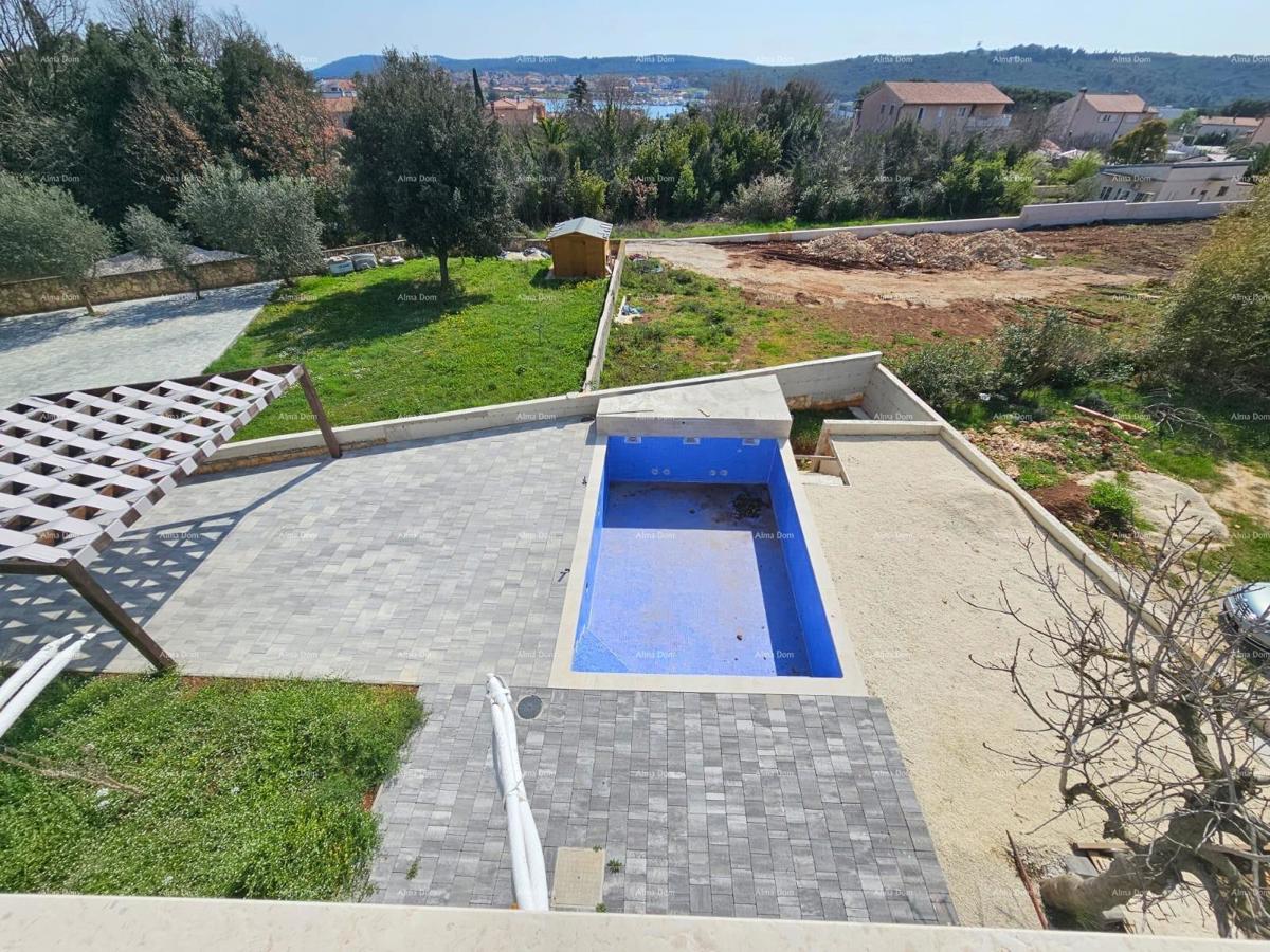 BANJOLE - spaziosa casa con diverse unità abitative e ulteriore terreno edificabile