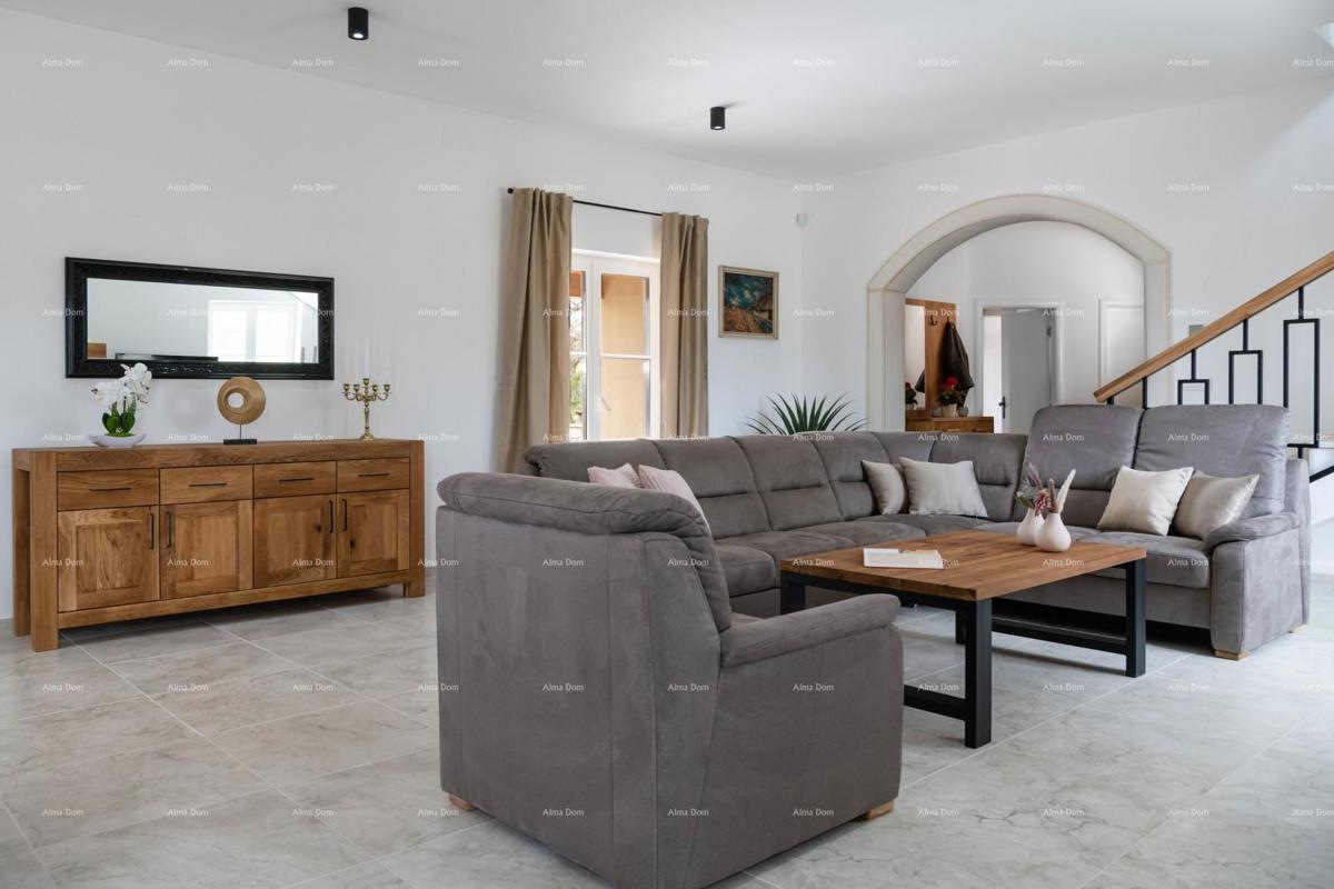 Vendita - villa di lusso con piscina e jacuzzi su ampio terreno, Marčana!