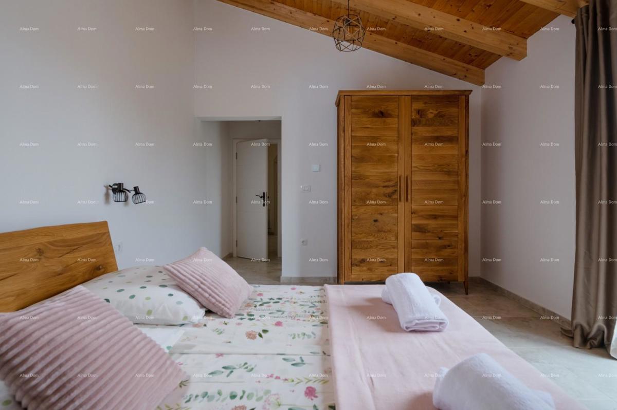 Vendita - villa di lusso con piscina e jacuzzi su ampio terreno, Marčana!