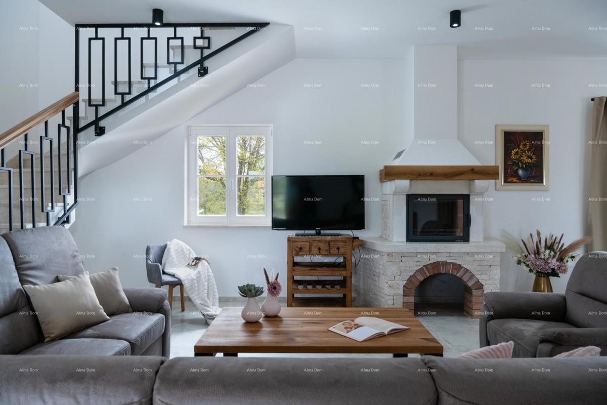 Vendita - villa di lusso con piscina e jacuzzi su ampio terreno, Marčana!