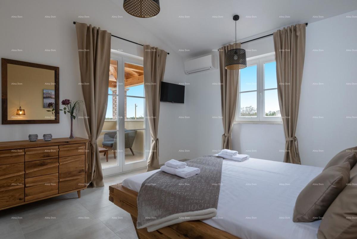 Vendita - villa di lusso con piscina e jacuzzi su ampio terreno, Marčana!