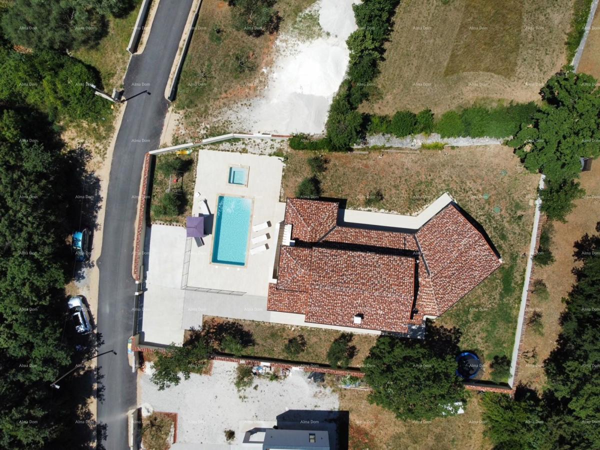 Vendita - villa di lusso con piscina e jacuzzi su ampio terreno, Marčana!