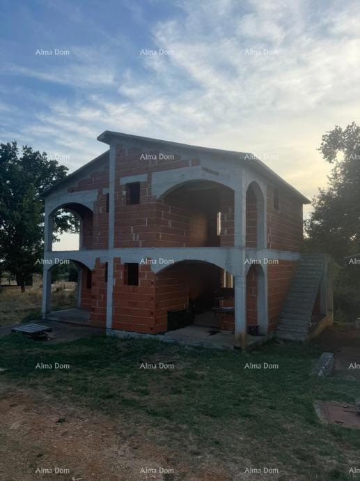 In vendita casa con appartamenti in fase ROH-BAU – Medulin