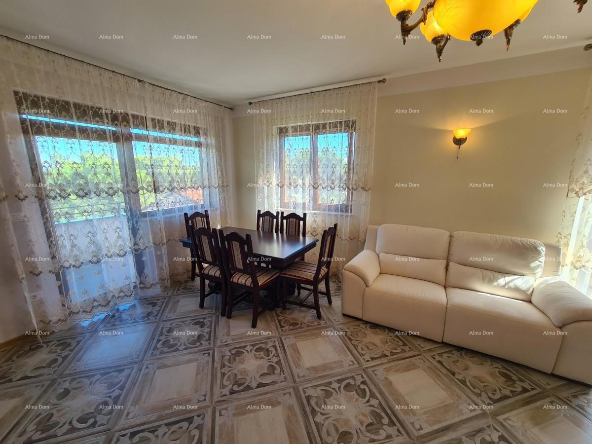 Appartamento su tre piani con terrazza sul tetto! A 100 metri dal mare.