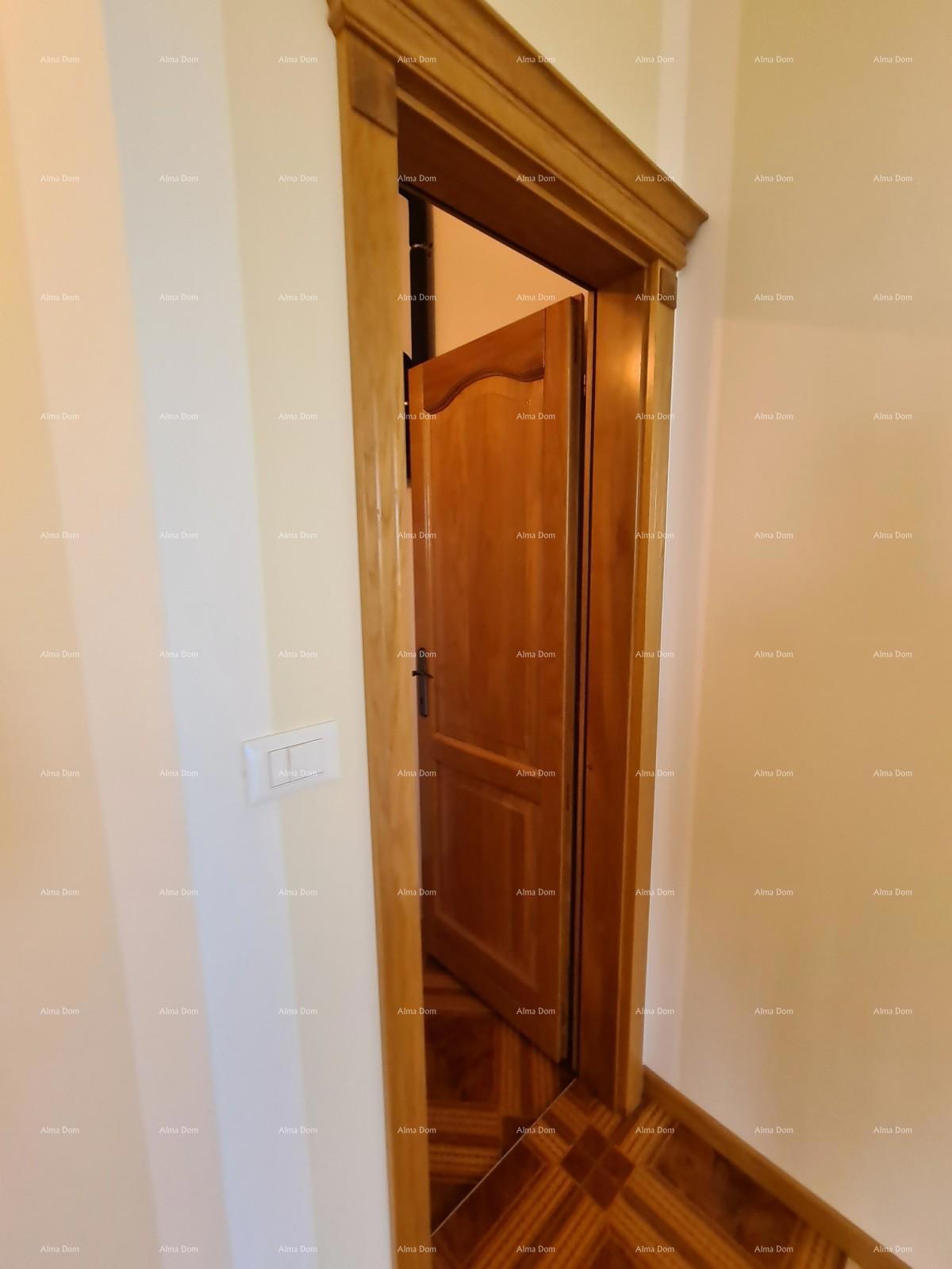 Appartamento su tre piani con terrazza sul tetto! A 100 metri dal mare.