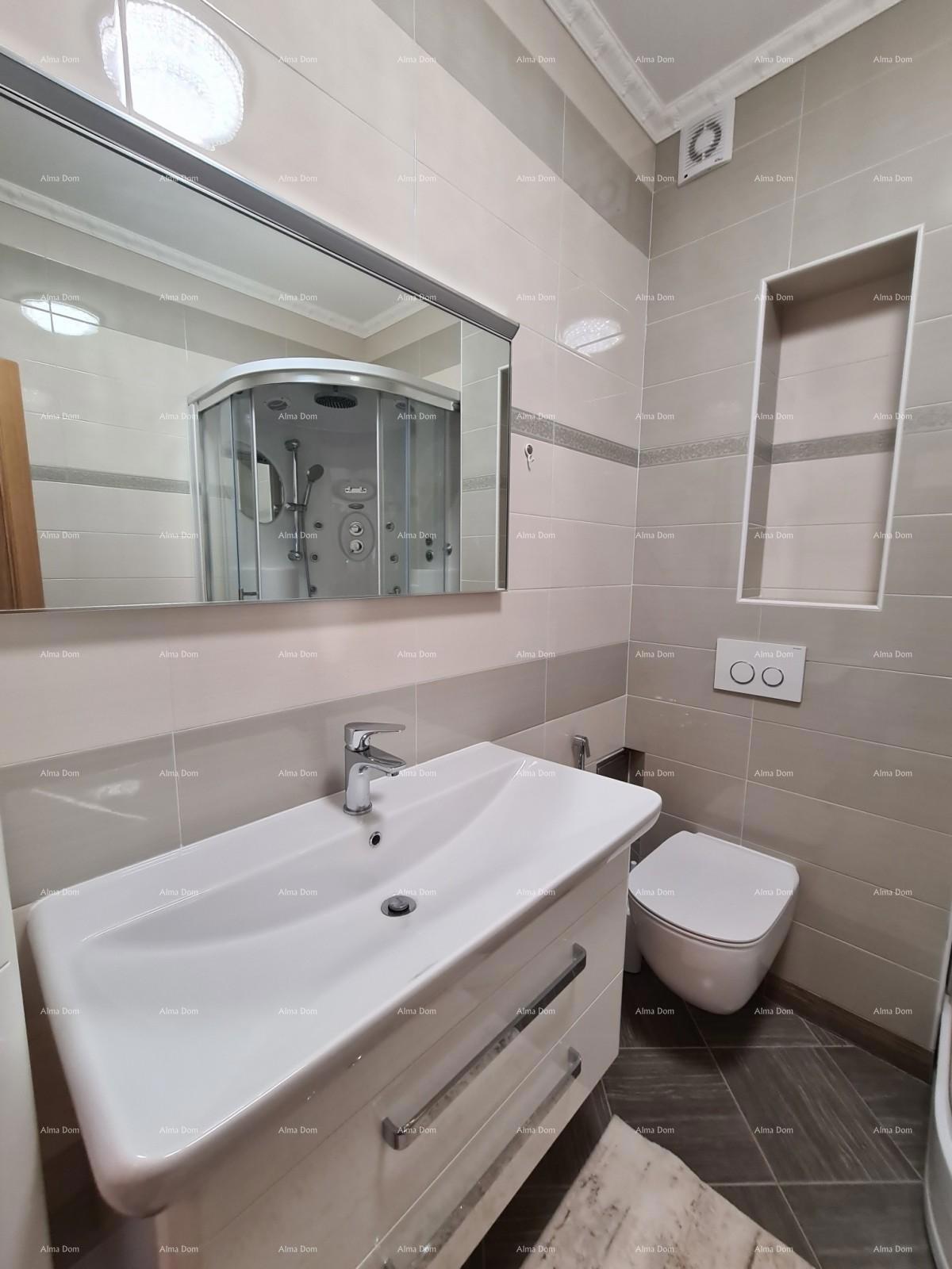 Appartamento su tre piani con terrazza sul tetto! A 100 metri dal mare.