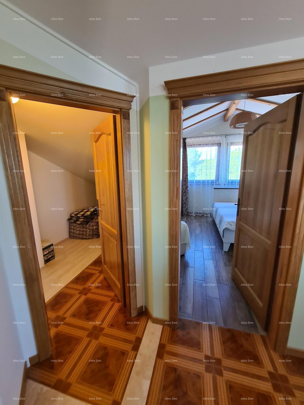 Appartamento su tre piani con terrazza sul tetto! A 100 metri dal mare.