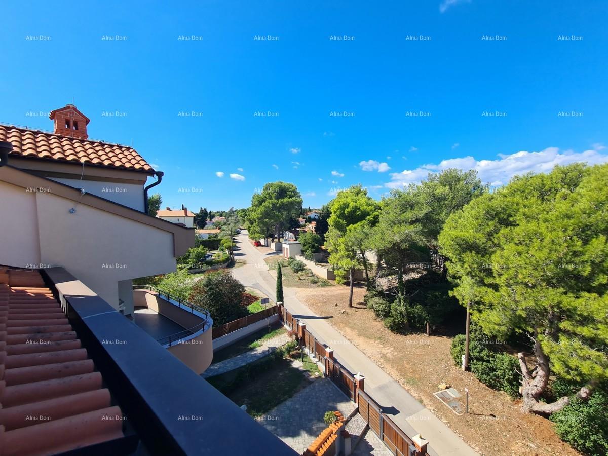 Appartamento su tre piani con terrazza sul tetto! A 100 metri dal mare.