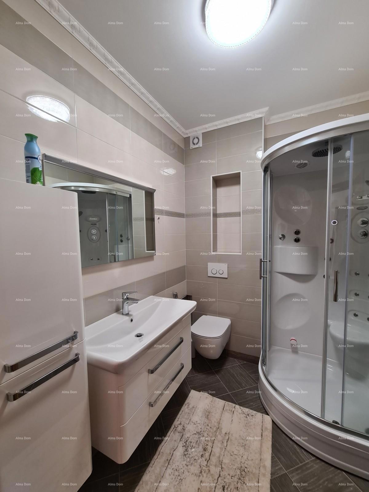 Appartamento su tre piani con terrazza sul tetto! A 100 metri dal mare.