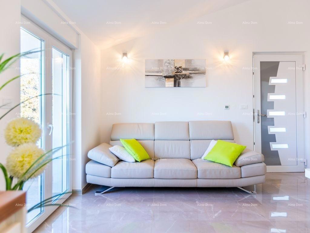 Medulin – casa con 2 appartamenti, a 100 m dalla spiaggia