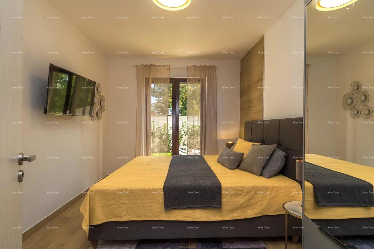 Moderna bifamiliare con piscina nella tranquilla Svetvinčento, ideale per vacanze o affitto!