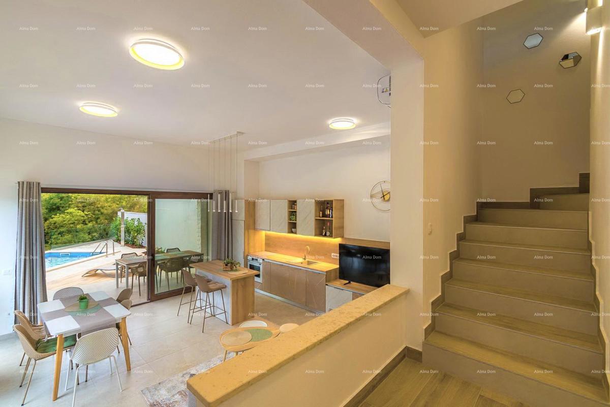 Moderna bifamiliare con piscina nella tranquilla Svetvinčento, ideale per vacanze o affitto!