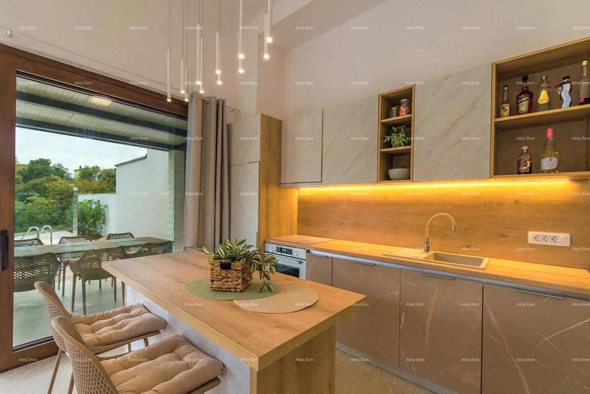 Moderna bifamiliare con piscina nella tranquilla Svetvinčento, ideale per vacanze o affitto!