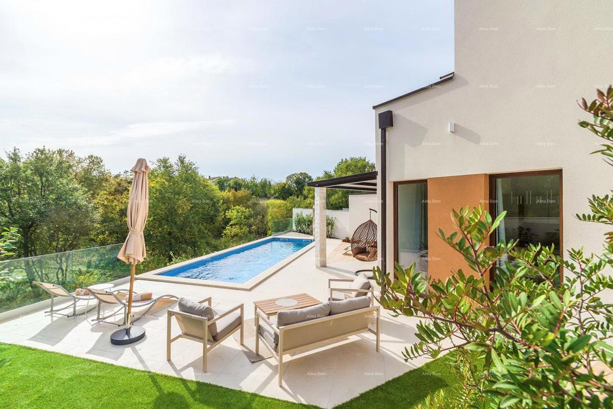 Moderna bifamiliare con piscina nella tranquilla Svetvinčento, ideale per vacanze o affitto!