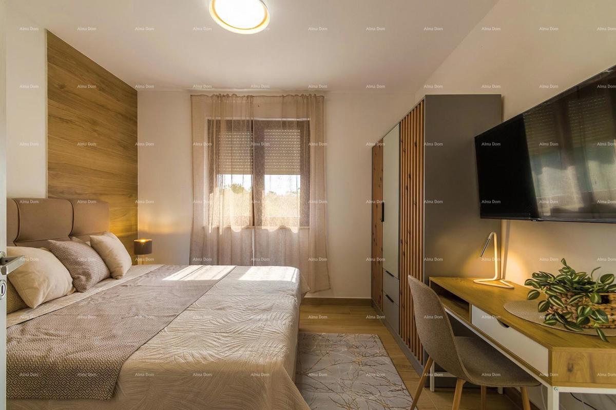 Moderna bifamiliare con piscina nella tranquilla Svetvinčento, ideale per vacanze o affitto!