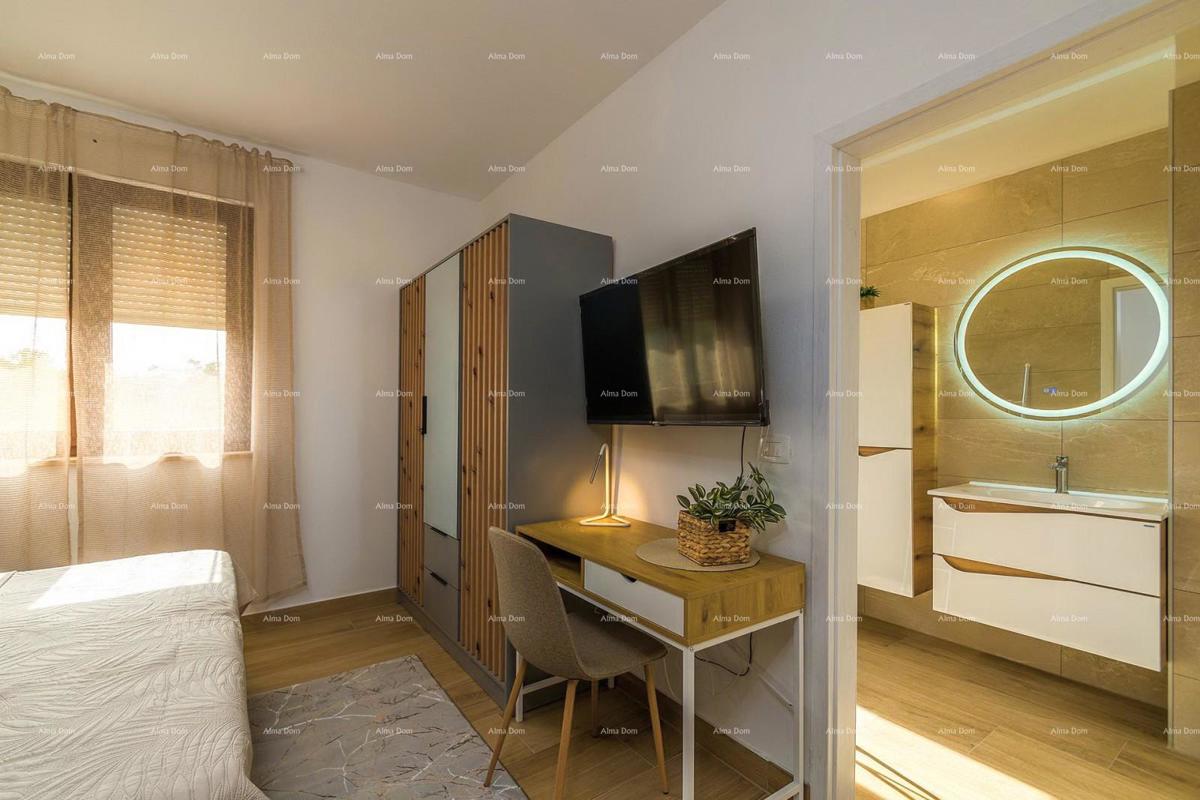 Moderna bifamiliare con piscina nella tranquilla Svetvinčento, ideale per vacanze o affitto!