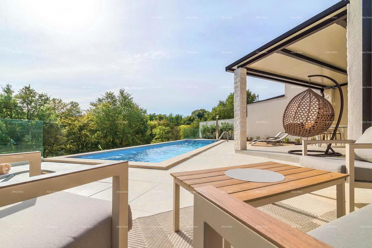 Moderna bifamiliare con piscina nella tranquilla Svetvinčento, ideale per vacanze o affitto!