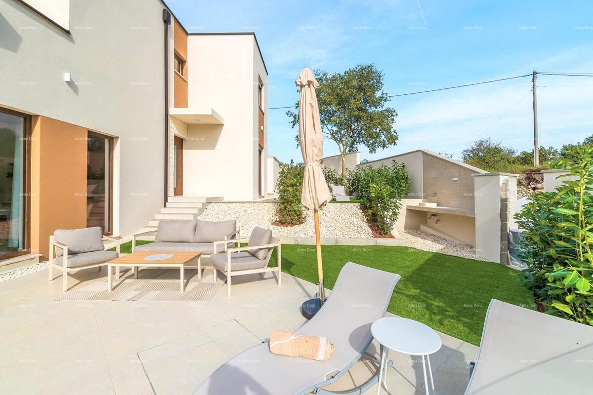 Moderna bifamiliare con piscina nella tranquilla Svetvinčento, ideale per vacanze o affitto!