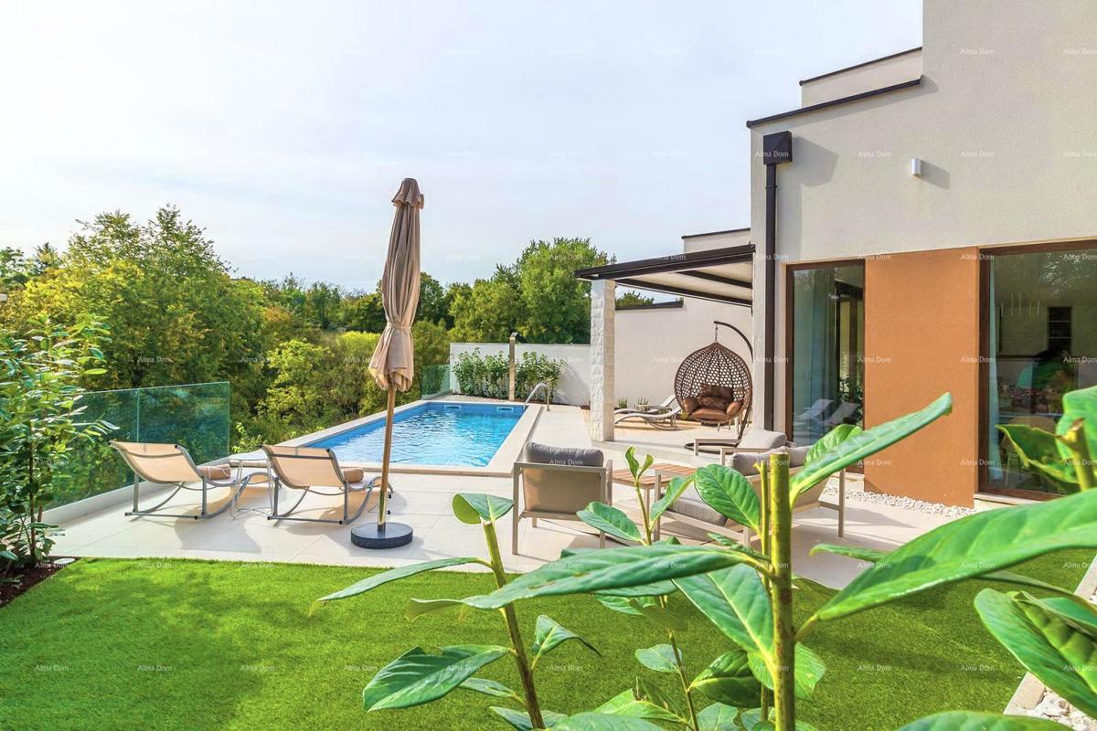 Moderna bifamiliare con piscina nella tranquilla Svetvinčento, ideale per vacanze o affitto!