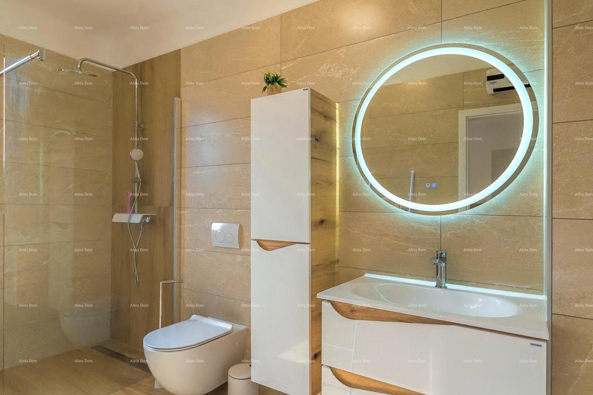 Moderna bifamiliare con piscina nella tranquilla Svetvinčento, ideale per vacanze o affitto!