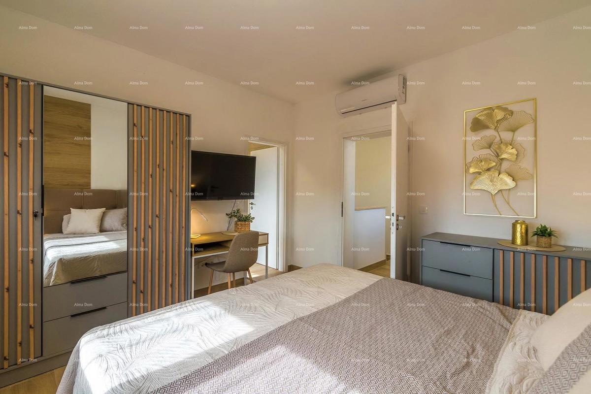 Moderna bifamiliare con piscina nella tranquilla Svetvinčento, ideale per vacanze o affitto!