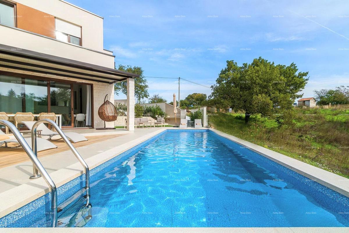 Moderna bifamiliare con piscina nella tranquilla Svetvinčento, ideale per vacanze o affitto!