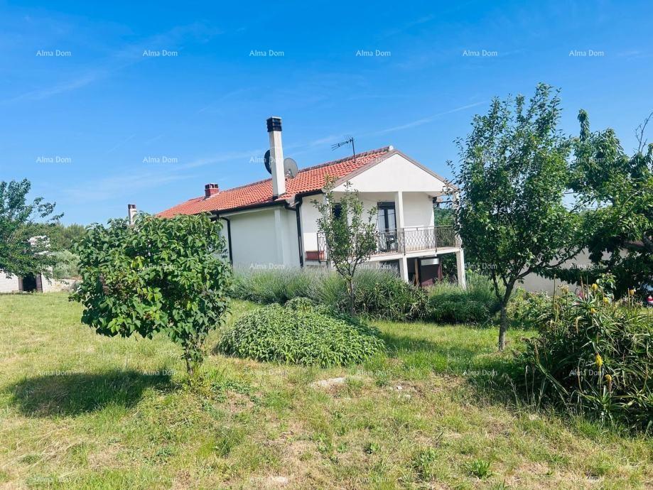 Buje – Casa indipendente con uliveto e terreno edificabile