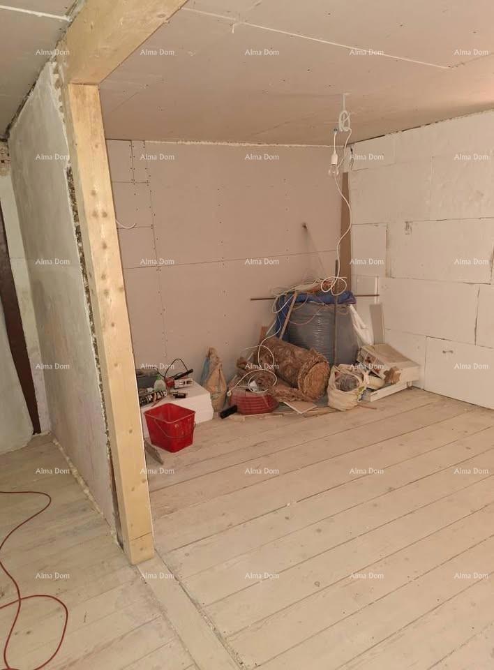 Antica casa in pietra con giardino, vicino a Pazin