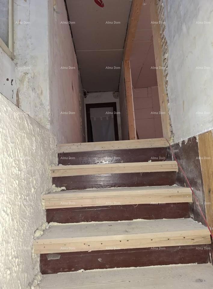 Antica casa in pietra con giardino, vicino a Pazin