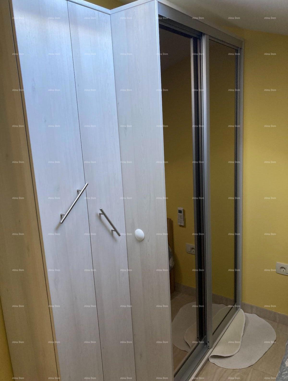 Vendita - Prima fila al mare! Moderna, spaziosa casa con 4 appartamenti separati, garage e ormeggio, Rogoznica.