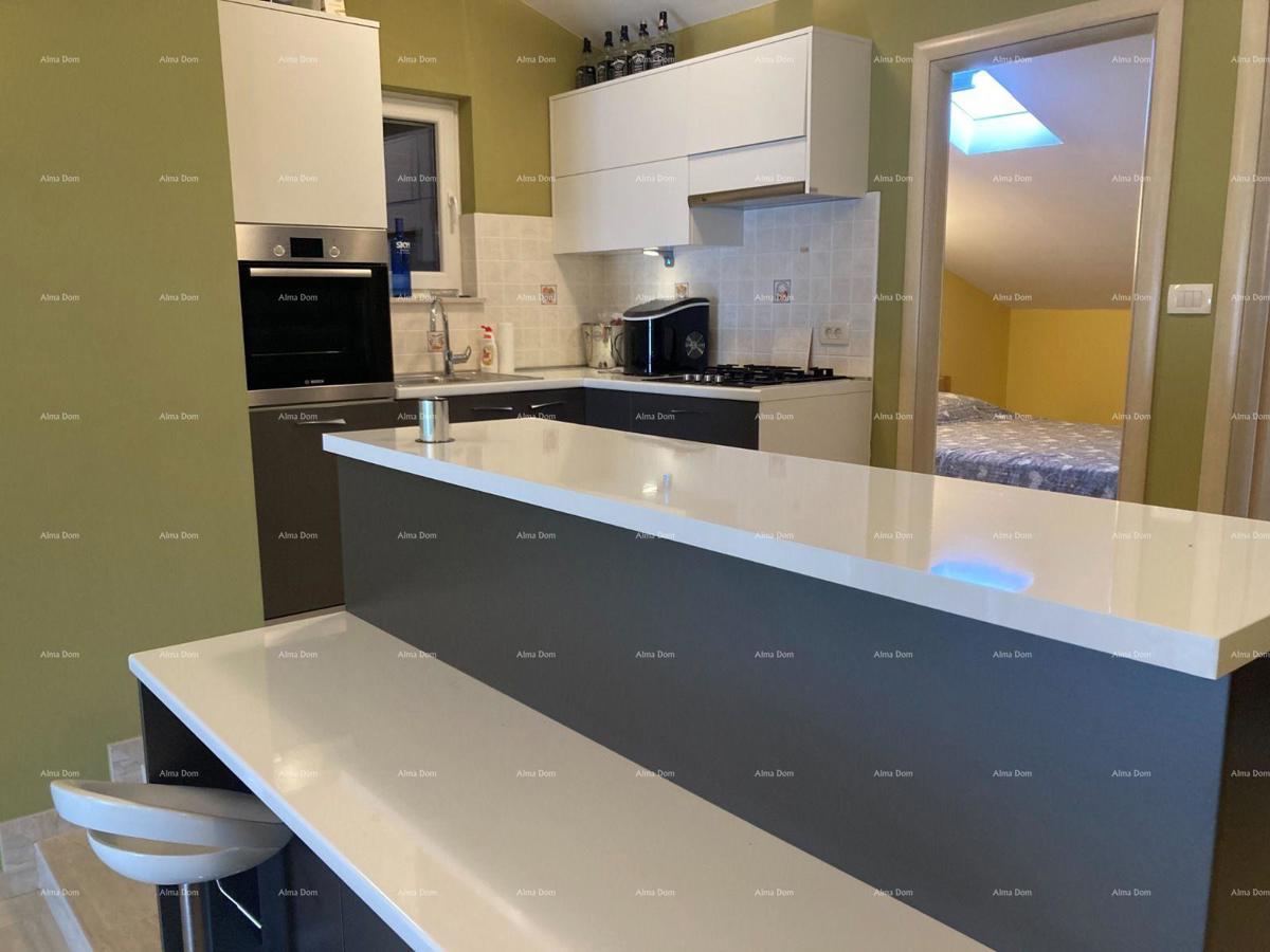 Vendita - Prima fila al mare! Moderna, spaziosa casa con 4 appartamenti separati, garage e ormeggio, Rogoznica.