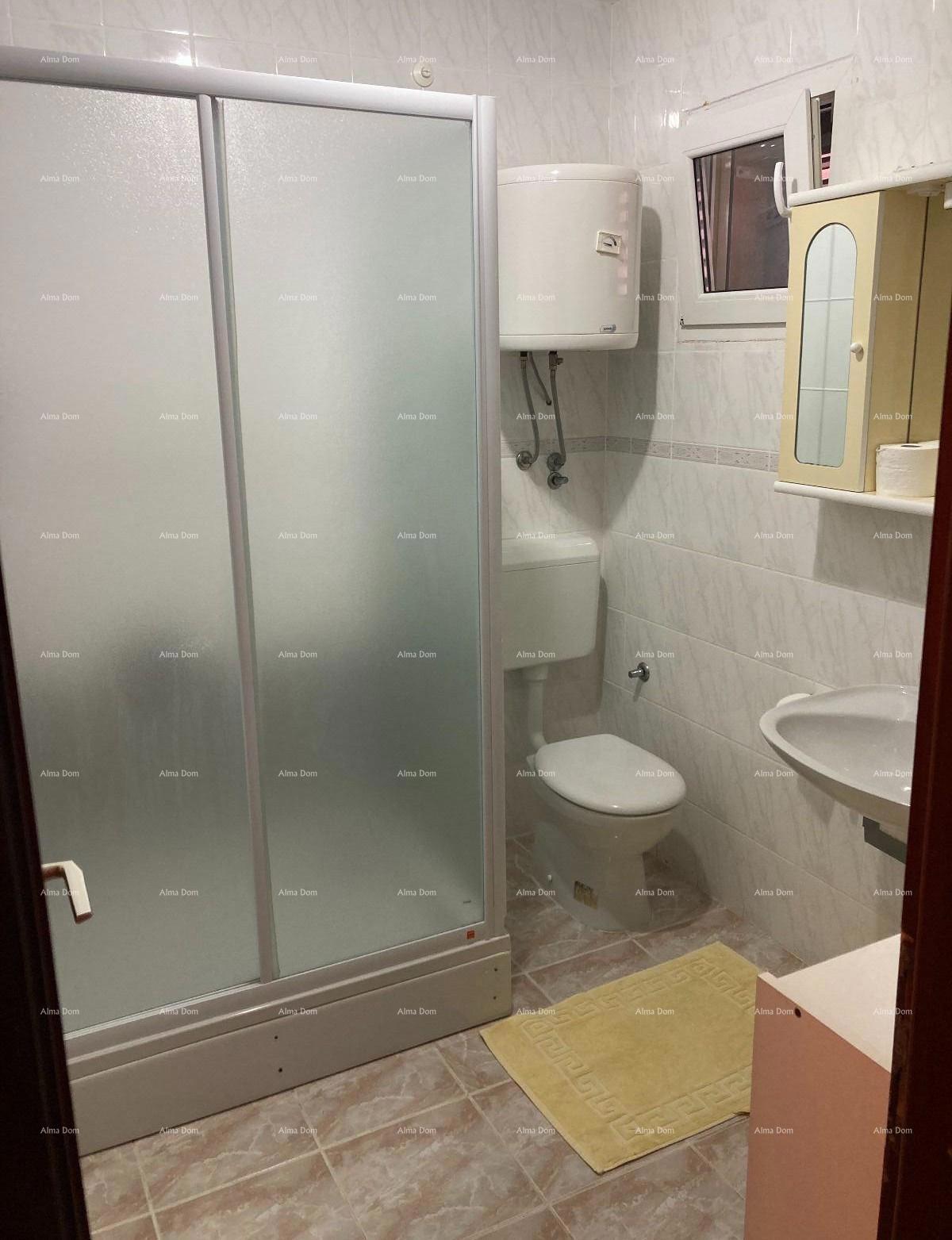 Vendita - Prima fila al mare! Moderna, spaziosa casa con 4 appartamenti separati, garage e ormeggio, Rogoznica.