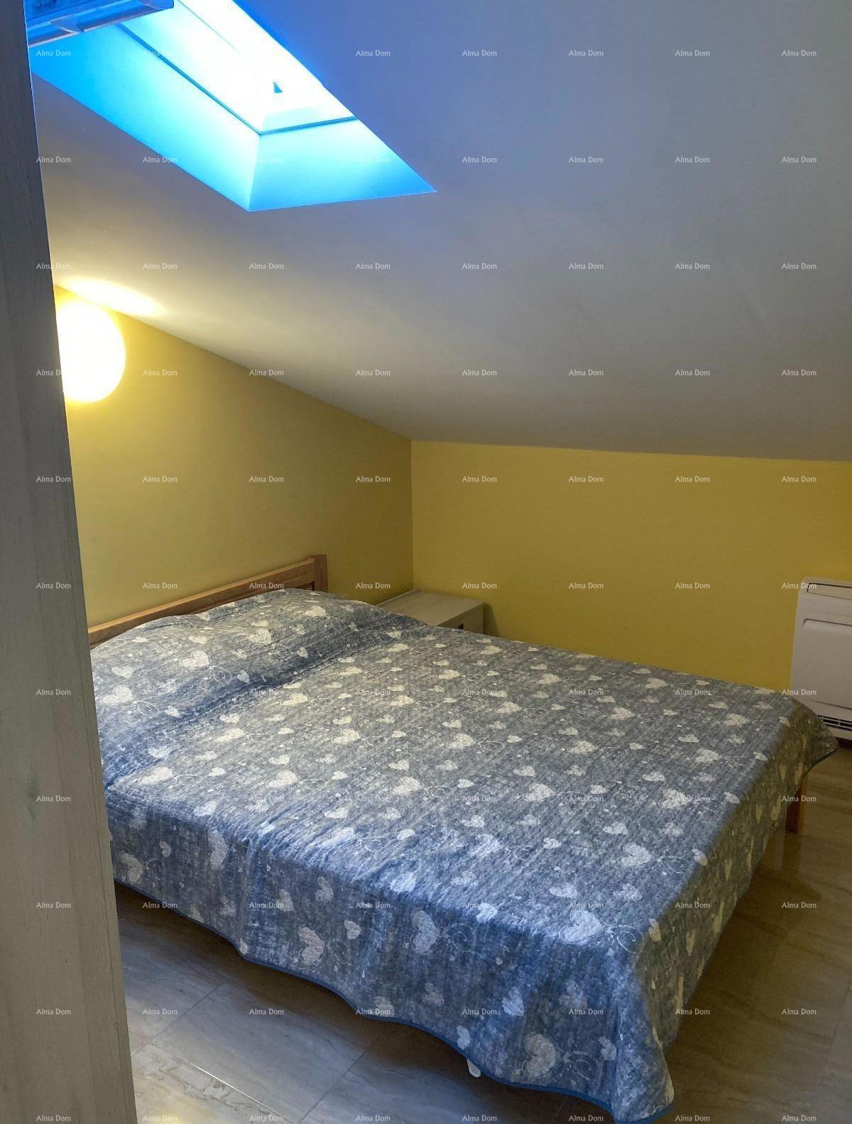 Vendita - Prima fila al mare! Moderna, spaziosa casa con 4 appartamenti separati, garage e ormeggio, Rogoznica.