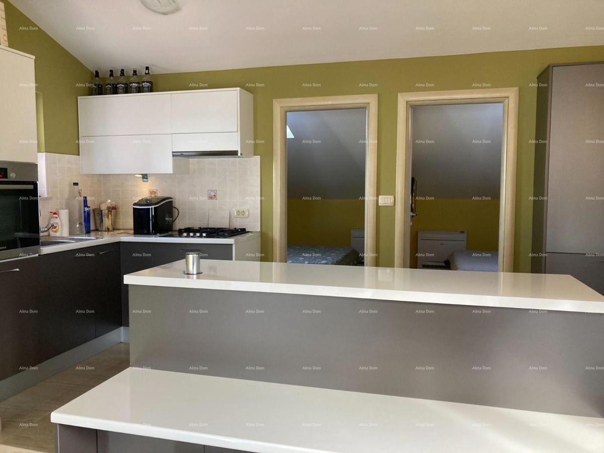 Vendita - Prima fila al mare! Moderna, spaziosa casa con 4 appartamenti separati, garage e ormeggio, Rogoznica.