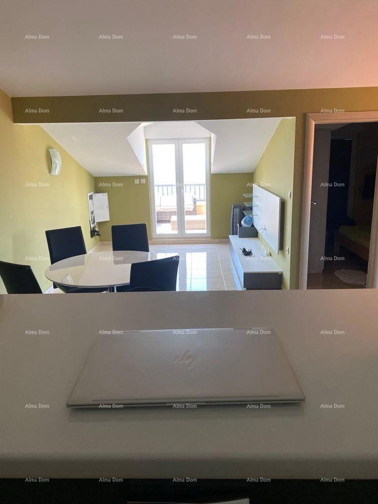 Vendita - Prima fila al mare! Moderna, spaziosa casa con 4 appartamenti separati, garage e ormeggio, Rogoznica.