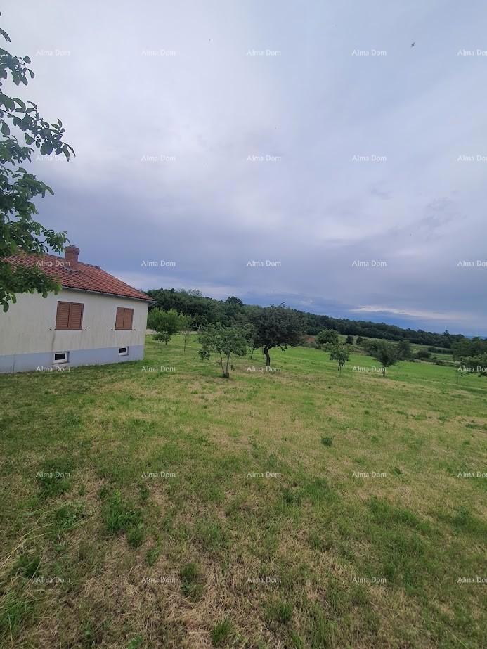 Casa familiare con garage, cantina e possibilità di acquisto di terreno aggiuntivo – 30 min da Pola