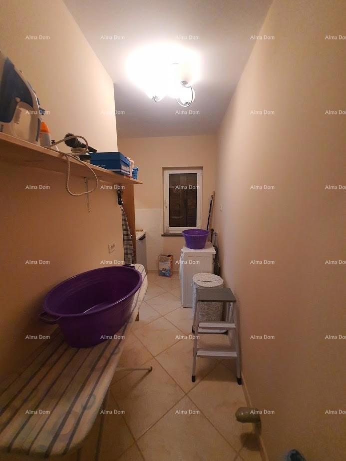 Casa familiare con garage, cantina e possibilità di acquisto di terreno aggiuntivo – 30 min da Pola